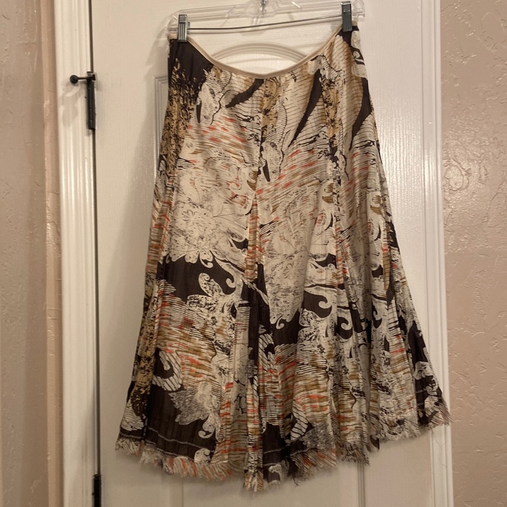 Nygard Collection skirt. Zips @ the side. Size 10P.